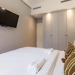 Spacious Air-conditioned In 8th 아파트