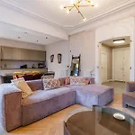 Spacious Air-conditioned In 8th * Paris