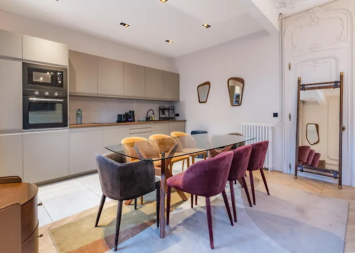 Spacious Air-conditioned In 8th Appartamento