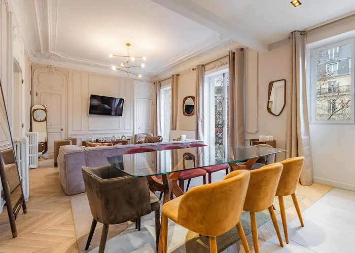 Spacious Air-conditioned In 8th * Paris