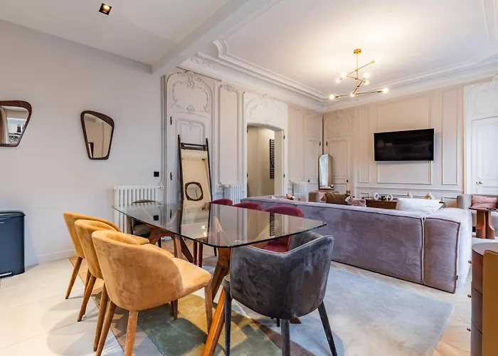 Spacious Air-conditioned In 8th Apartamento Paris