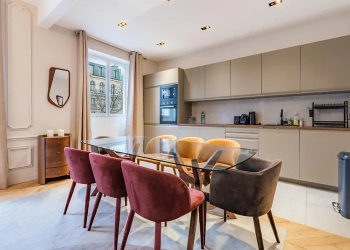Apartment Spacious Air-conditioned In 8th *