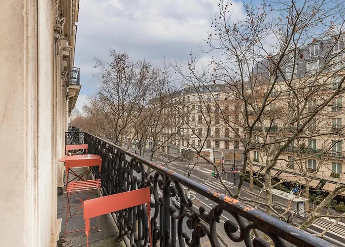 Apartment Spacious Air-conditioned In 8th Paris